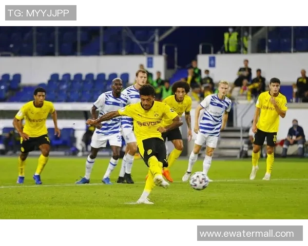 德累斯顿与杜伊斯堡的激烈对决揭示足球战术与团队精神的较量 德累斯顿与杜伊斯堡的激烈对决揭示足球战术与团队精神的较量