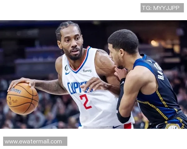 快船与勇士激战四月十九NBA季后赛精彩对决引发球迷热议 快船与勇士激战四月十九NBA季后赛精彩对决引发球迷热议