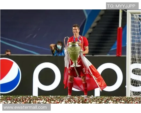 莱万在欧冠赛场火力全开10场打入12球领跑射手榜稳居金靴之位