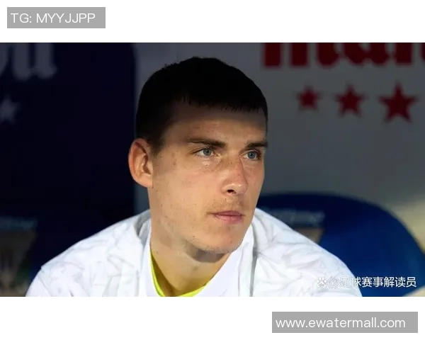 马丁内斯的传奇旅程：从足球新星到世界级教练的蜕变与挑战